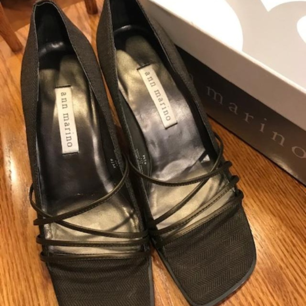 ANN MARINO - OLIVE CHEVRON KID - 6.5M - EXC. COND.